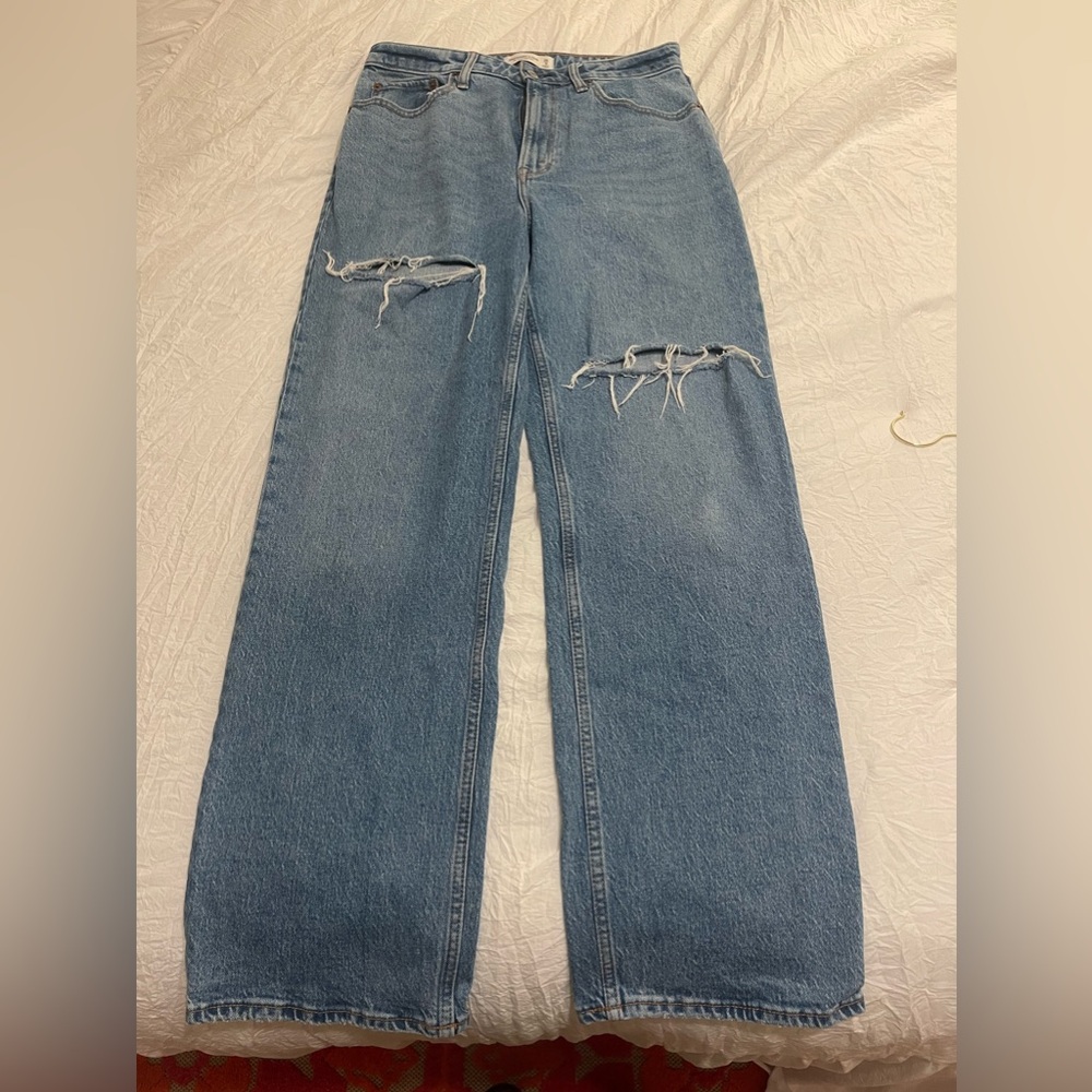 Abercrombie jeans, curved loved, relaxed fit high waisted size 29